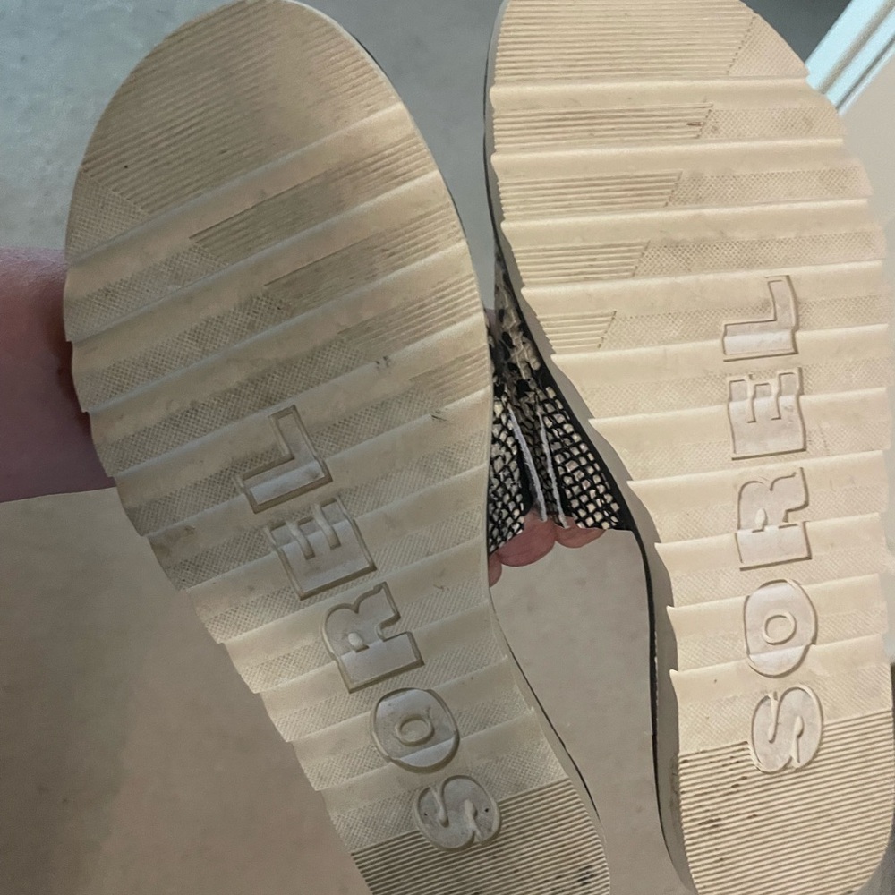 Women’s Sorel sandals size 7.5 - Picture 3 of 3